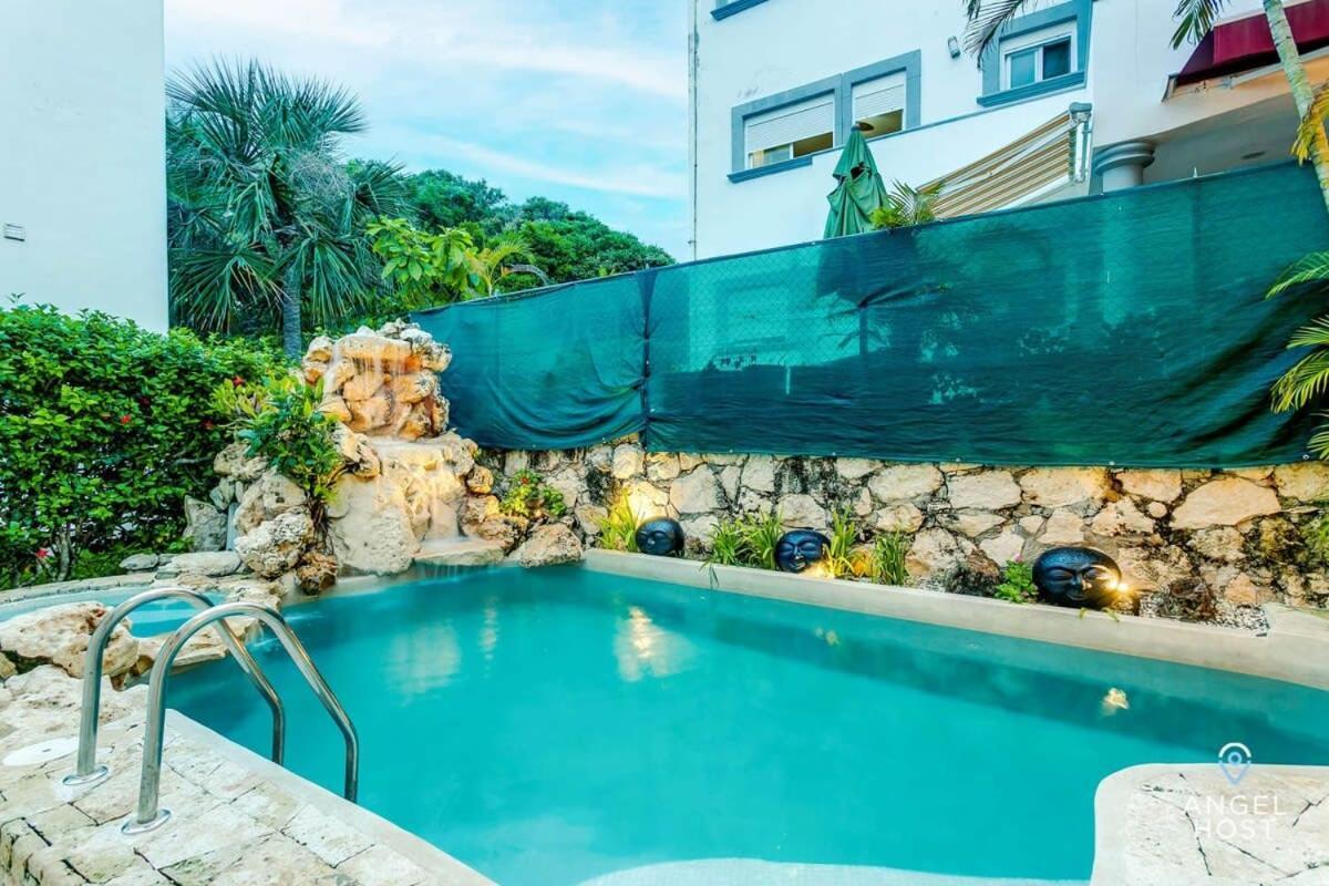 Villa Hacienda-style With Private Pool Steps To