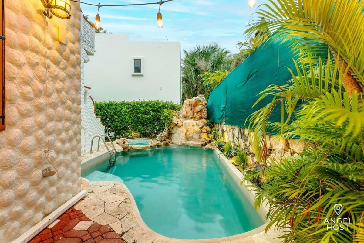 Villa Hacienda-style With Private Pool Steps To