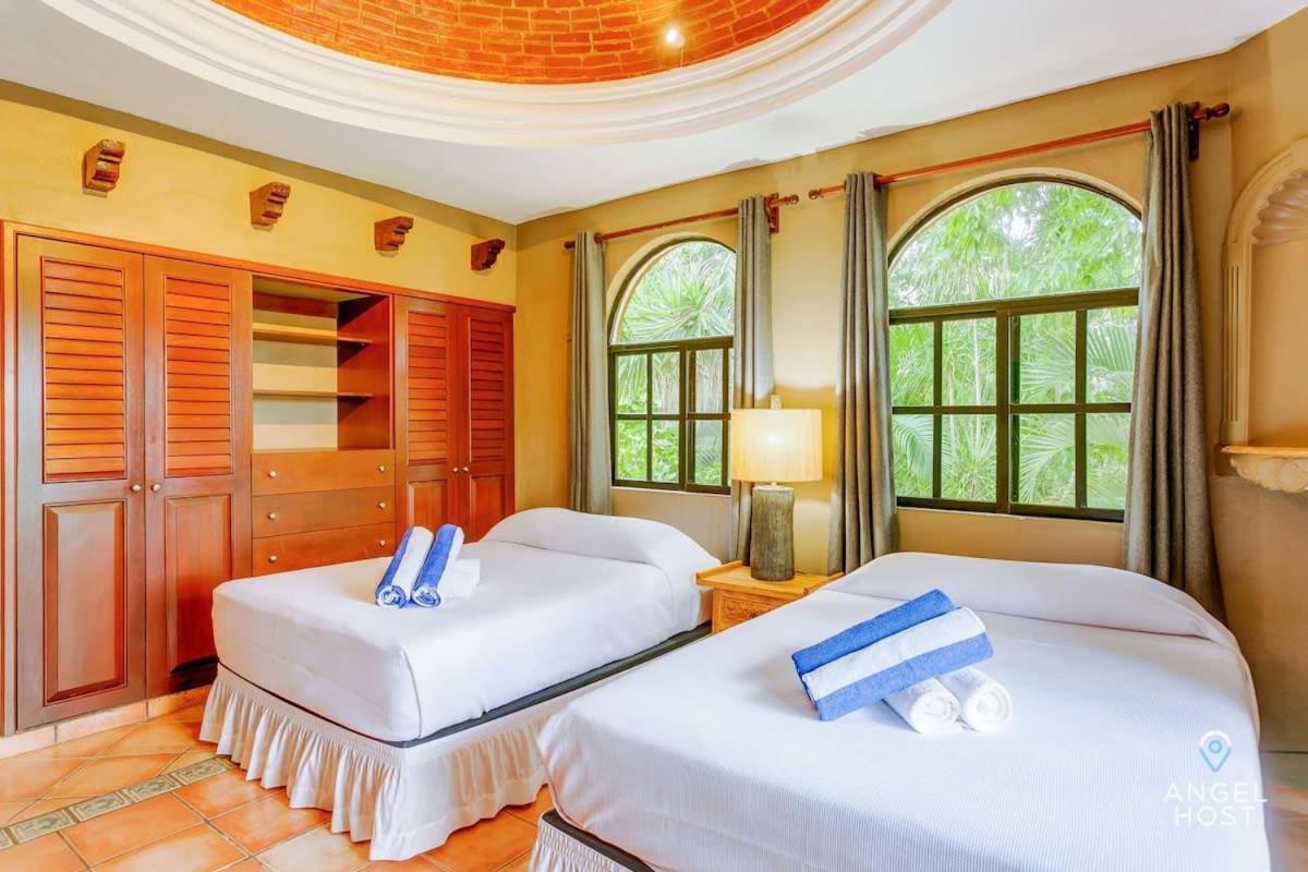 Villa Hacienda-style With Private Pool Steps To *